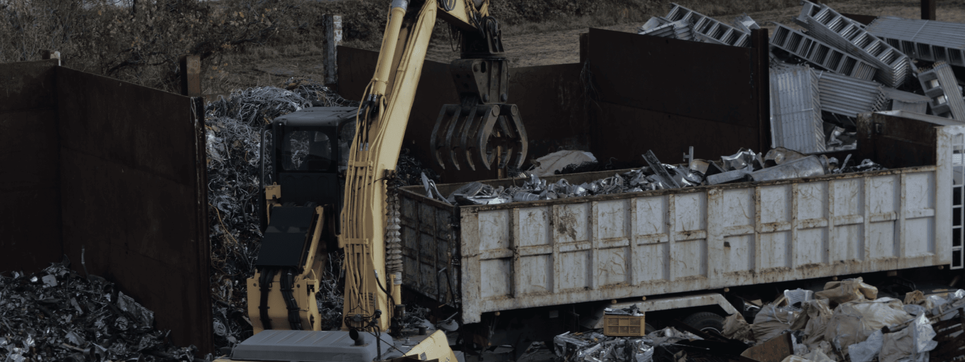 Conveyor systems for recycling non-ferrous metals